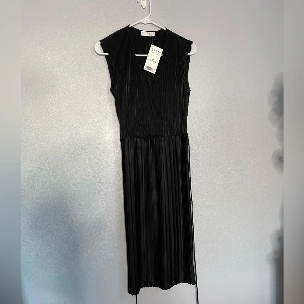 MNG Mango pleated Black Midi Party Dress Size 4 NWT - Picture 2 of 16